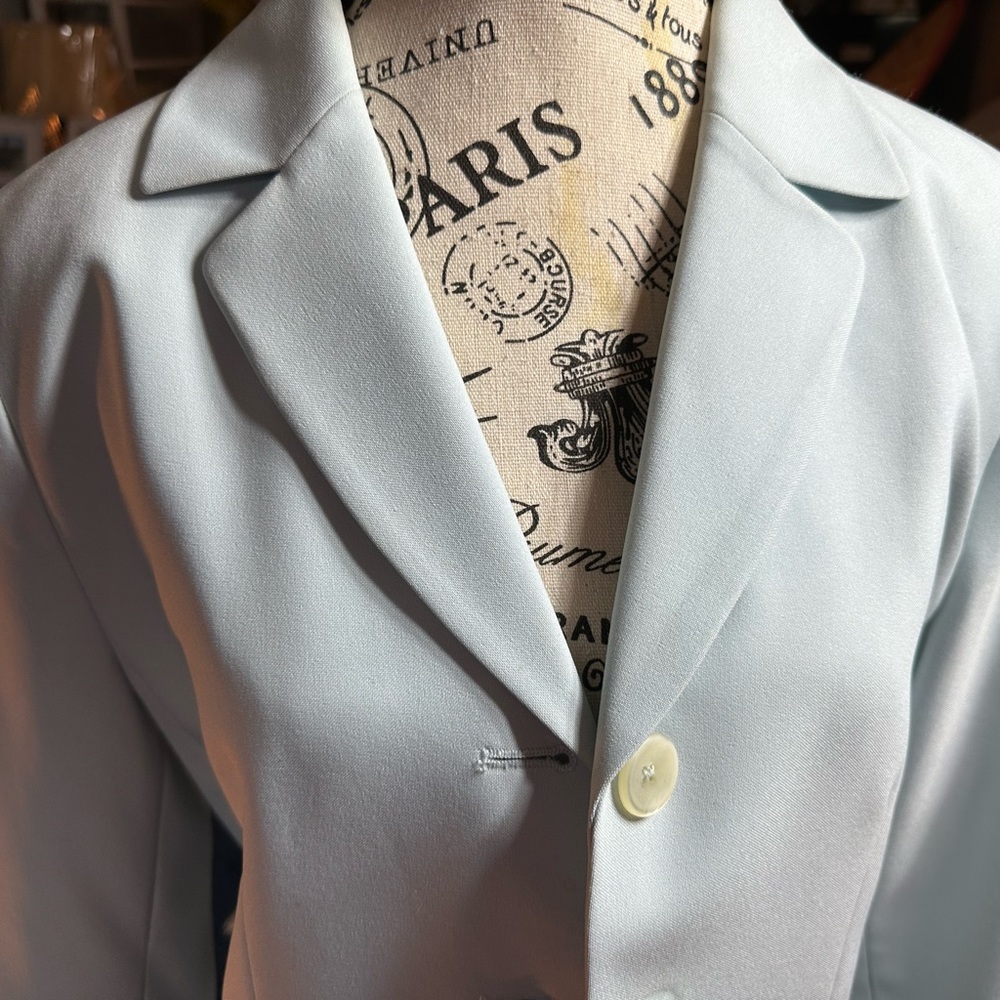 Suit - Picture 10 of 15
